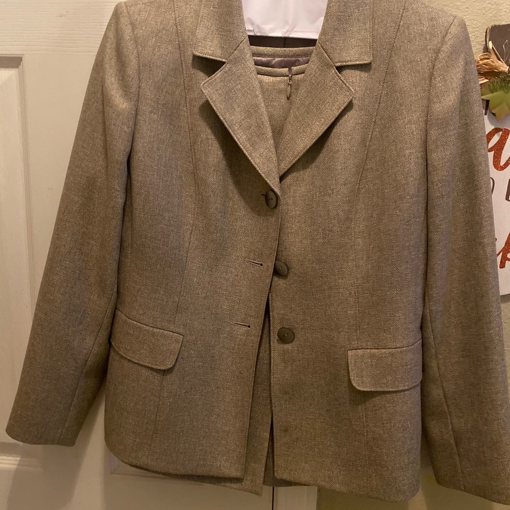 Women’s 2 piece suit